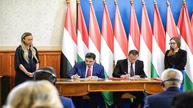 وزير الخارجية يوقع مع نظيره المجري على ثلاثة بروتوكولات